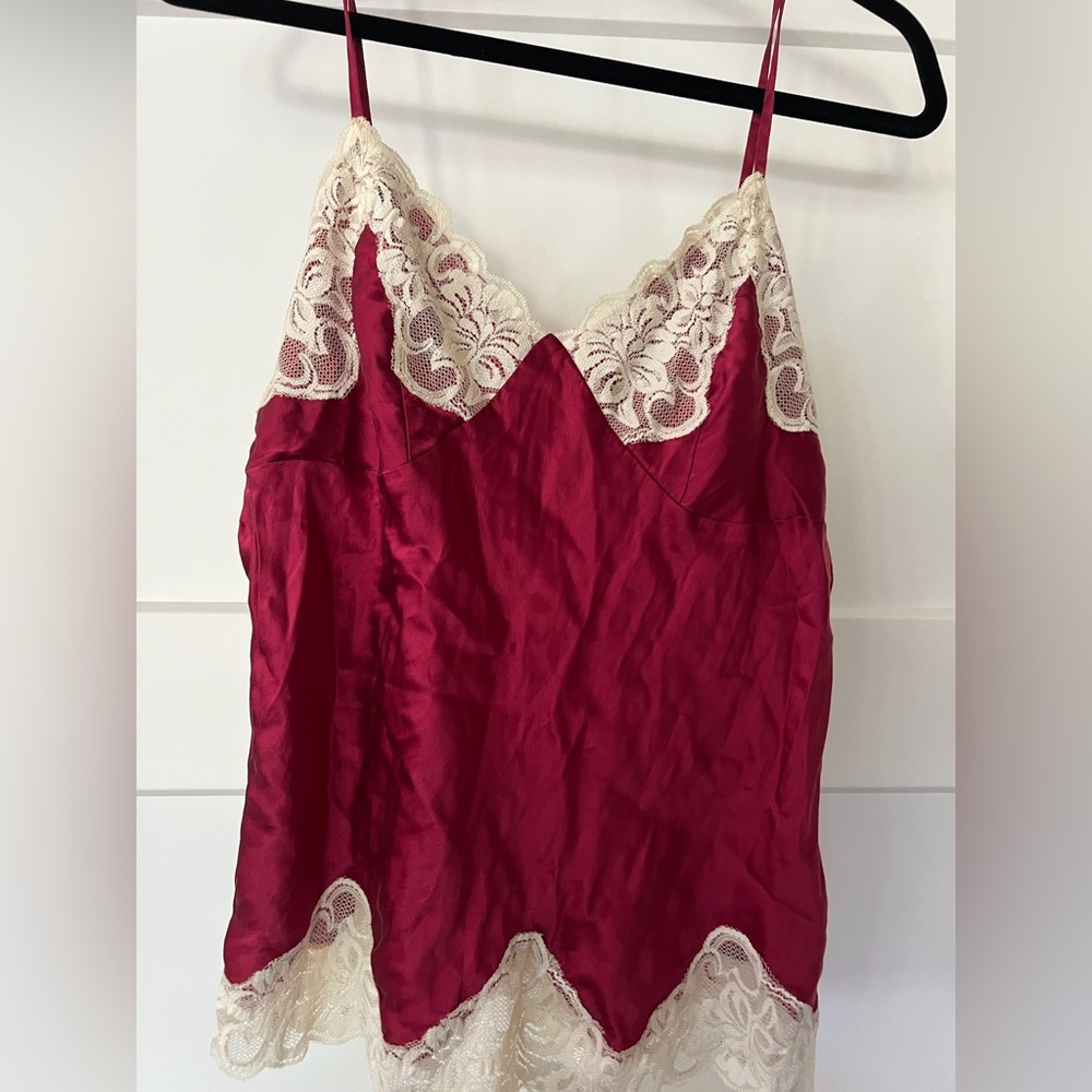 ✨2/$15✨ Vintage Nygard Wine Lace Trim Camisole